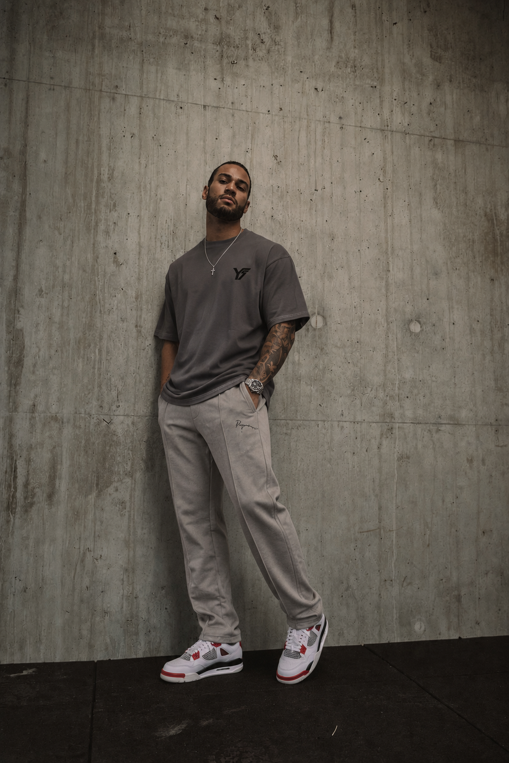 Y7STORES — T-shirt oversize premium gris, coupe ample et moderne, tissu épais de 230 g composé de 96 % coton et 4 % élasthanne — confort, structure et style au quotidien.