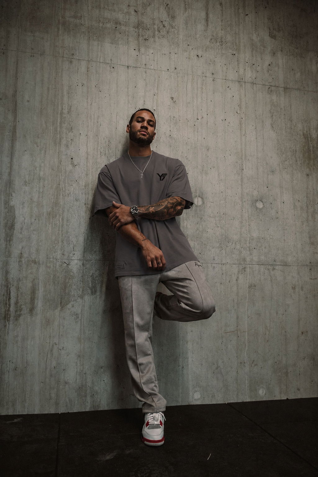 Y7STORES — T-shirt oversize premium gris, coupe ample et moderne, tissu épais de 230 g composé de 96 % coton et 4 % élasthanne — confort, structure et style au quotidien.