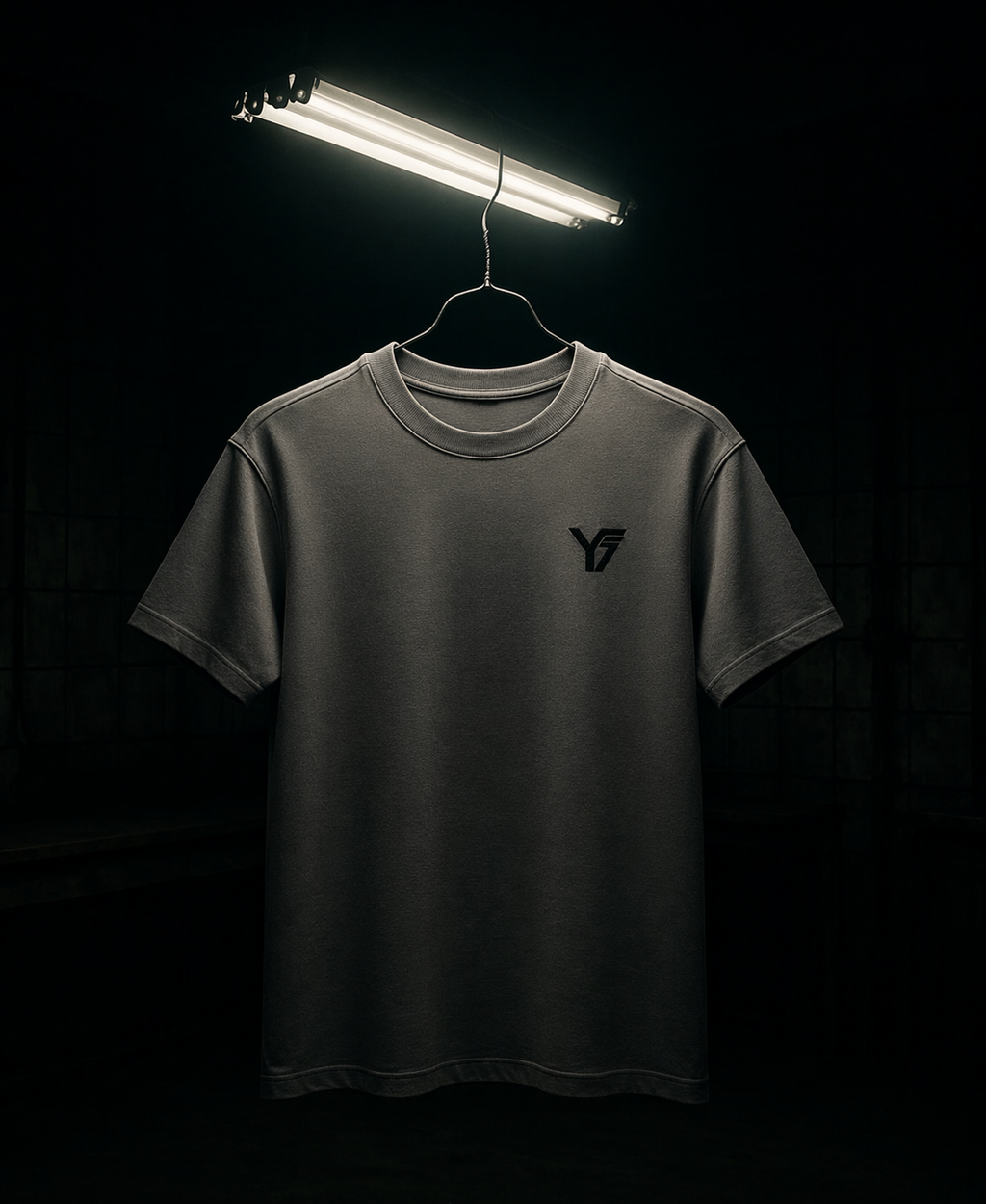 Y7STORES — T-shirt oversize premium gris, coupe ample et moderne, tissu épais de 230 g composé de 96 % coton et 4 % élasthanne — confort, structure et style au quotidien.